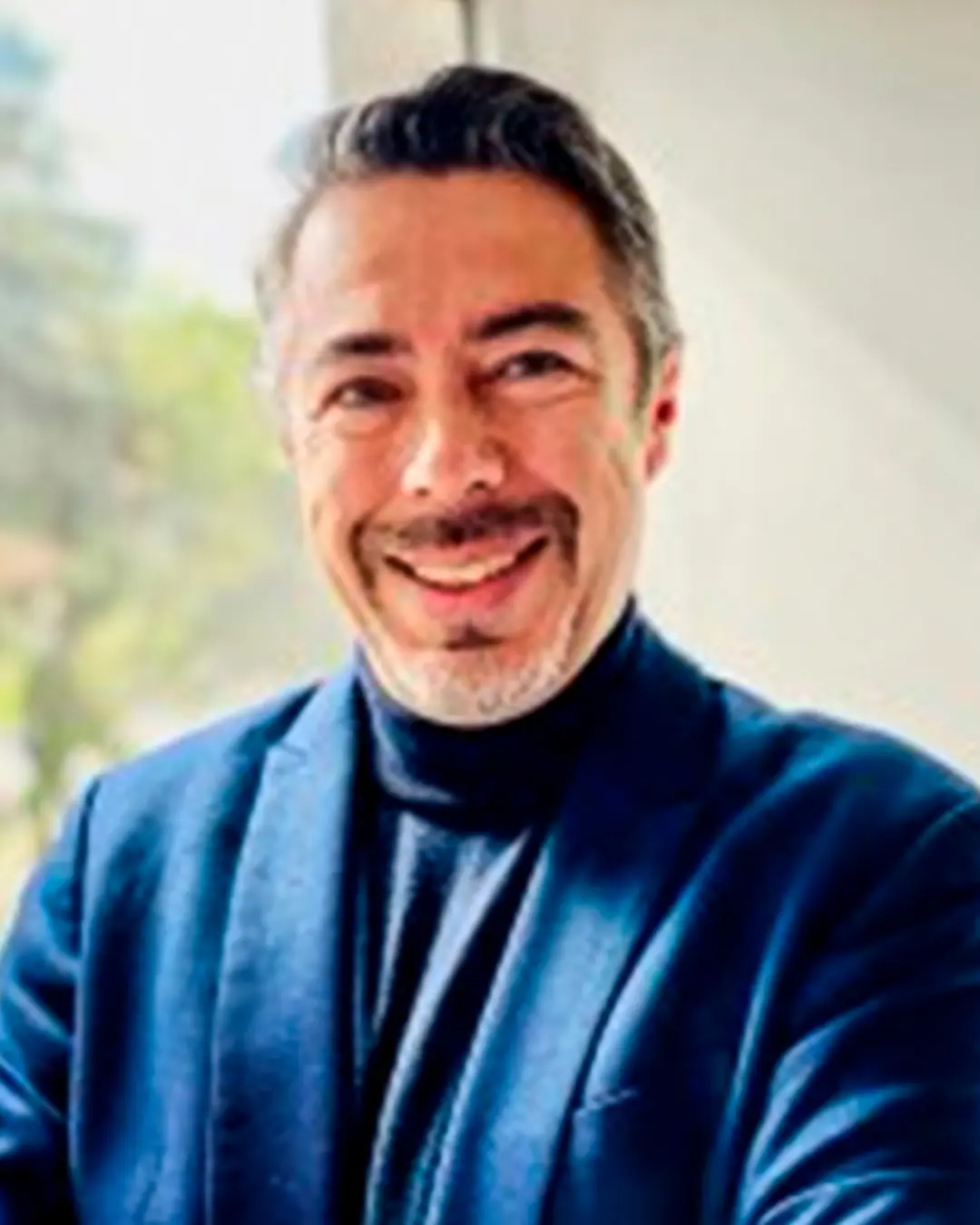 Mtro. Roberto Sicard León.